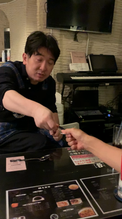 マジックカフェでスプーン曲げを観てびっくり‼️の記事動画