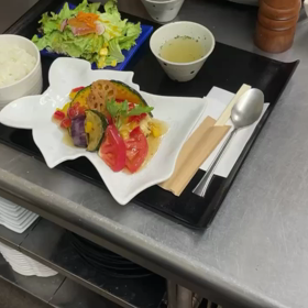 週替りランチ　豆腐ハンバーグ　夏野菜ソースの画像