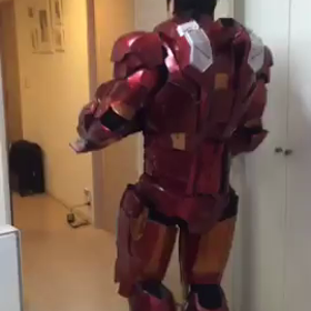 アイアンマンのリアルコスチューム全身の画像