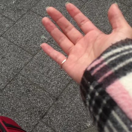 アキバのストリート アラレ降っててマジ卍の記事動画