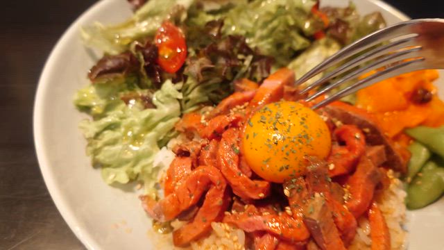 “ほぼ新宿”！優しいおばんざいのお店でいただけるランチの記事動画