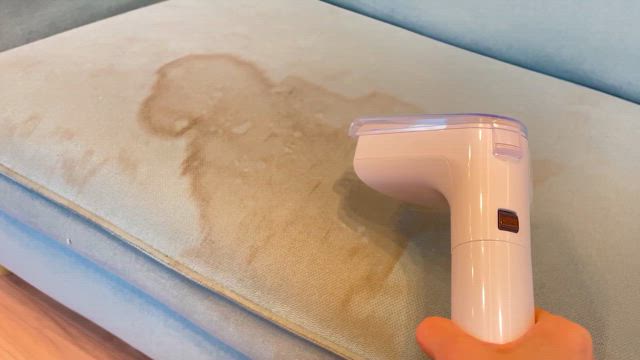 汚すぎるソファどこまで綺麗になる⁉️の記事動画