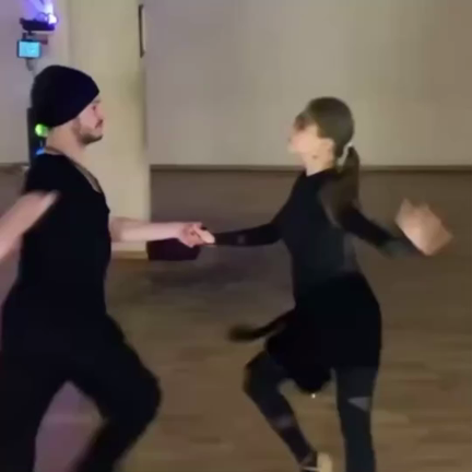 ダウンライトで踊る理由とオーラとパワーの記事動画