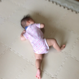 寝返り返りが出来なーい！の画像