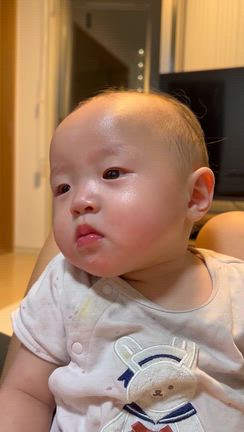 赤ちゃんらしい瞬間の記事動画