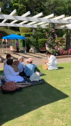 バラ園でのレムリアンハープ演奏は最高に楽しかった❣️の記事動画