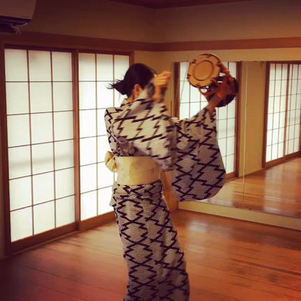 お稽古で鼓初体験。の記事動画