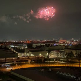 弥生の夜空の花火の画像