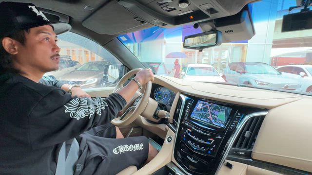 【とんでもない衝動買い】夫氏、車即決です。 &私服の記事動画