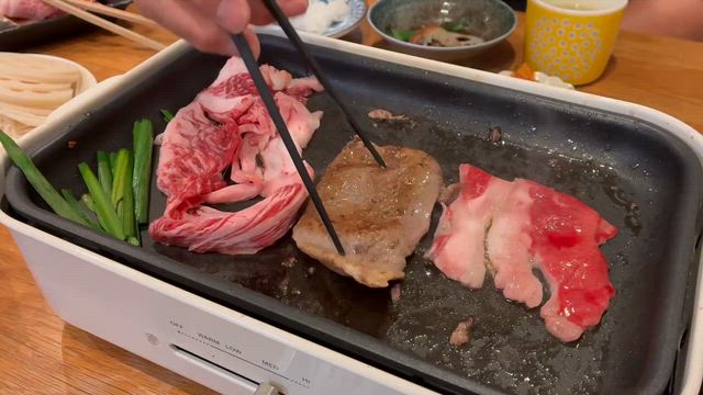 【家族が大絶賛】絶対お得！松阪牛お得すぎ！お祝い＆年末年始の団らんにすき焼きに！焼きしゃぶに！の記事動画