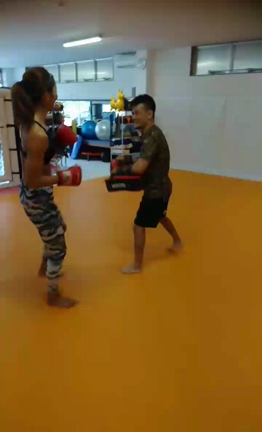 キックキーーーックの記事動画