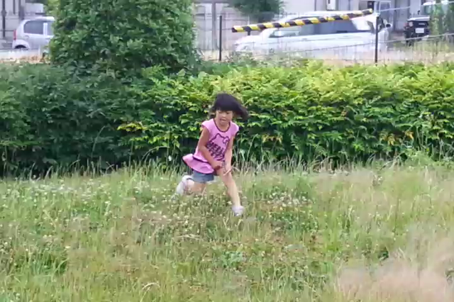 カメラに気付いて。の記事動画