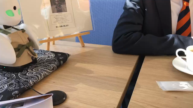 小さなロボット、オリヒメを通じて障害者が働くカフェの記事動画