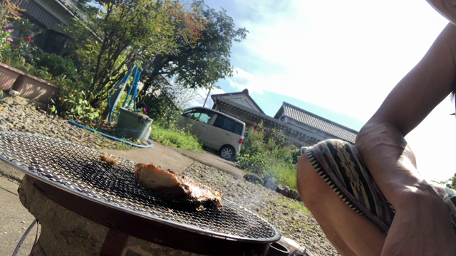 休みの定番は七輪の記事動画