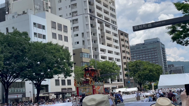 祇園祭茶会と巡行の記事動画