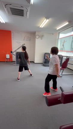 トレーニングしながら世界一周！？の記事動画