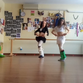 ベリーダンスははじめるのは早すぎることはありません、遅すぎることはありませんの画像