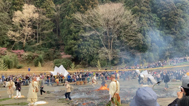高尾山火渡り祭の記事動画