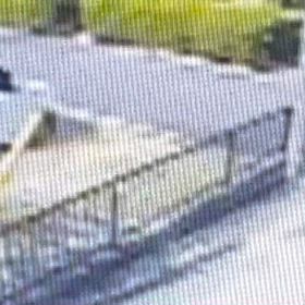 ガラは駐車場や道路への画像