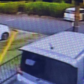 位置は念入りに寄せて、嫌がらせ駐車の画像