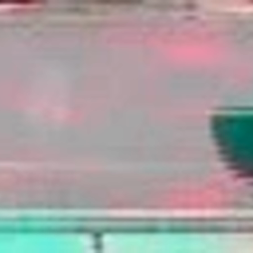 アームカバーを拾って電柱に。更に置き直してた！夫婦で。の画像