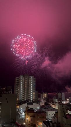 中華料理と秋の花火の記事動画