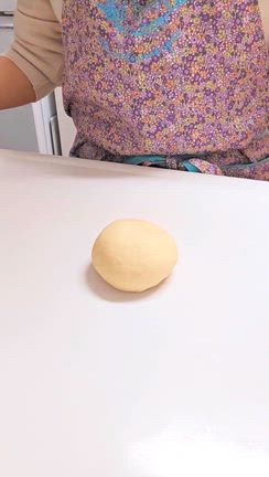 《パン作りのコツ》生地を丸く薄く伸ばすコツ♡動画ありの記事動画