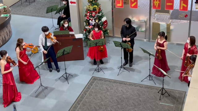 病院でのクリスマスコンサートの記事動画