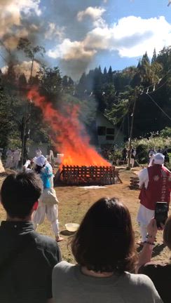 竹之高地不動社さんの火渡り神事の記事動画