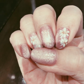 キャッツアイのようなジェルネイルの画像