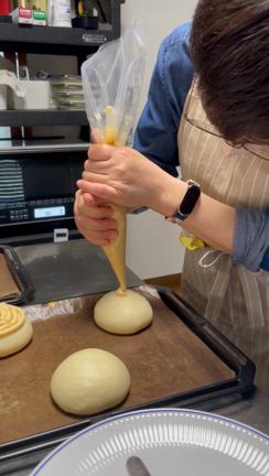 食欲の秋、昭和レトロなメロンパンレッスンの記事動画