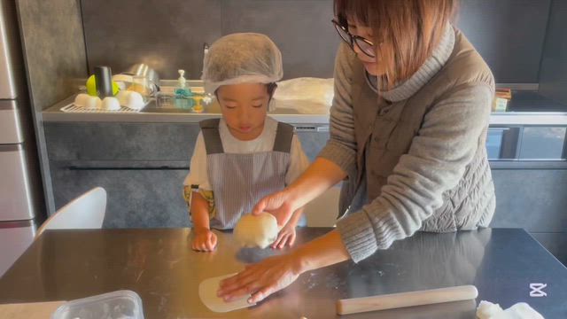 【孫とパン作り】パンどろぼうのぶどうパンの記事動画