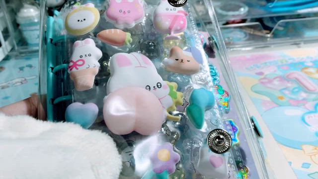 シール帳が届いたので貯めてたシールを貼っていく！の記事動画
