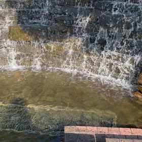 水が流れる。の画像