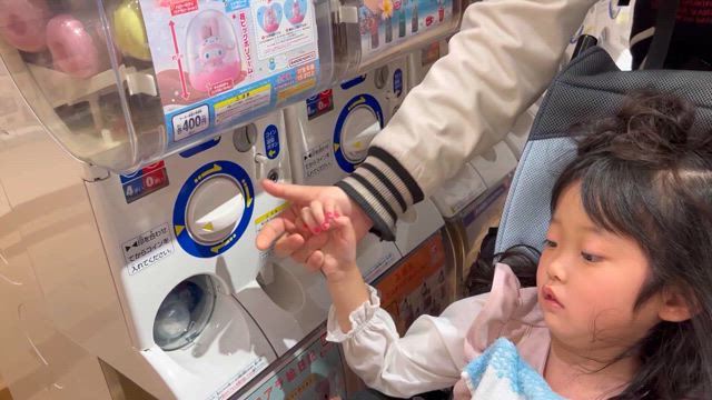 闘病271日目　Yちゃんとスタジオでドレス&2本目乳歯抜けた！の記事動画