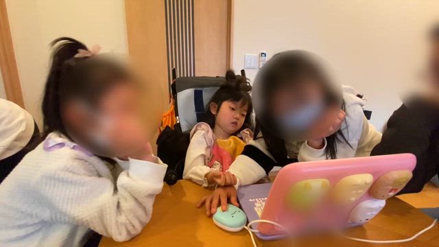 闘病271日目　Yちゃんとスタジオでドレス&2本目乳歯抜けた！の記事動画