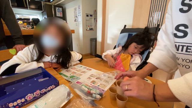 闘病271日目　Yちゃんとスタジオでドレス&2本目乳歯抜けた！の記事動画
