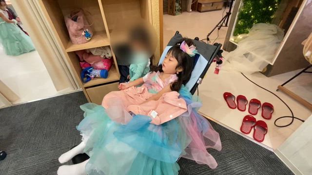 闘病271日目　Yちゃんとスタジオでドレス&2本目乳歯抜けた！の記事動画