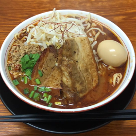 ラーメン爆王の肉盛りはメンバーで兄のハルキがかなり喜びます( ^ω^ )の画像