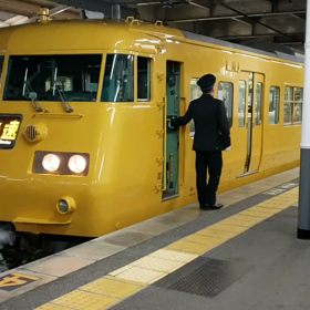 山陽本線快速電車(倉敷駅にて)の画像