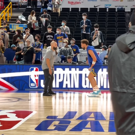 クレイ・トンプソンが語る2022-23NBAシーズンの期待、グリーンとプールのドラマ、旅行などの記事動画