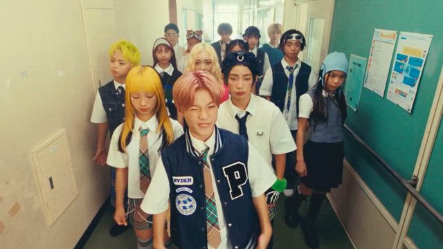 狐の仮面を付けた小中学生グループ「PG」がデビュー決定！の記事動画