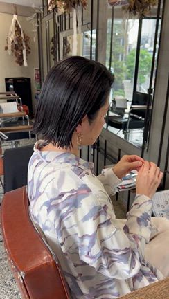 ピアスが映える耳かけボブ｜30代40代の大人女性に人気の夏スタイルの記事動画