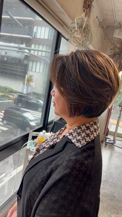白髪染めを繰り返したくない大人女性へ。ウィービングで自然な白髪ぼかしの記事動画