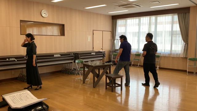 オペラの稽古の記事動画