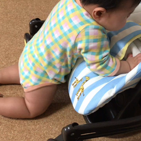 8m19d きゃーきゃー！つかまり立ち！の画像