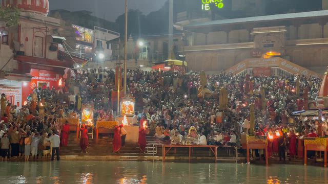 【 祈りの力！】ガンジス川夜の祭典 アールティ体験記の記事動画