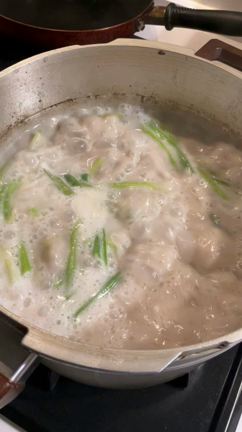圧力鍋で自家製とんこつラーメンづくり。の記事動画