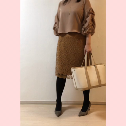 【UNIQLO】今年流行ってるコーデなの？ レーススカートでスタバ配色コーデの記事動画