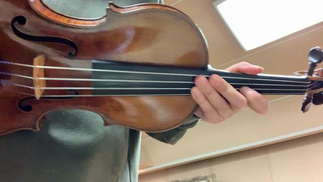 音程が悪いのは左手の形がはまっていないからの記事動画